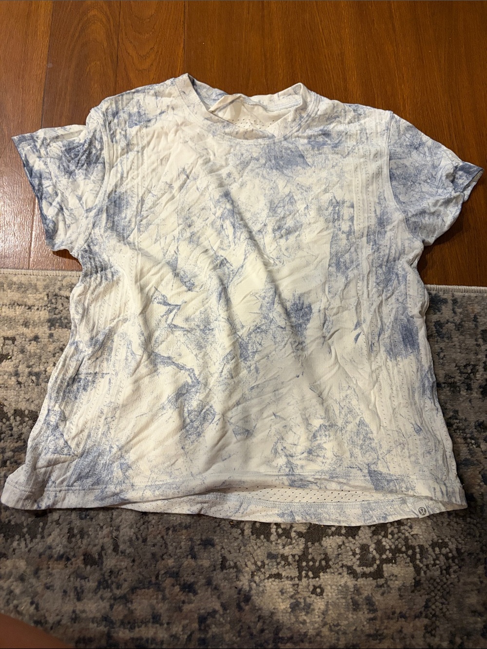 lululemon athletica Short Sleeve Crewneck Top in White and Light Blue Marble